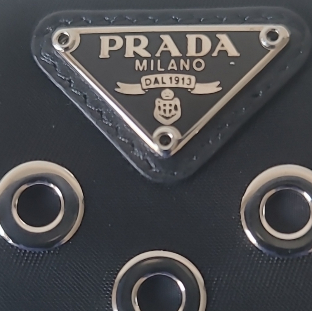 PRADA Zip Daino Wallet - Picture 5 of 11